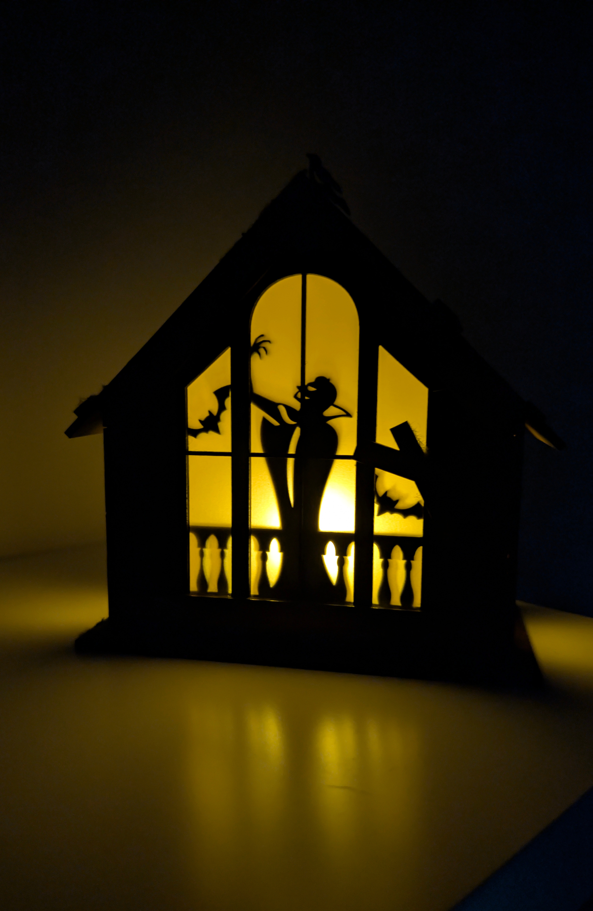 Halloween Deko-Haus Holz LED Dracula im Dark-Fantasy Style