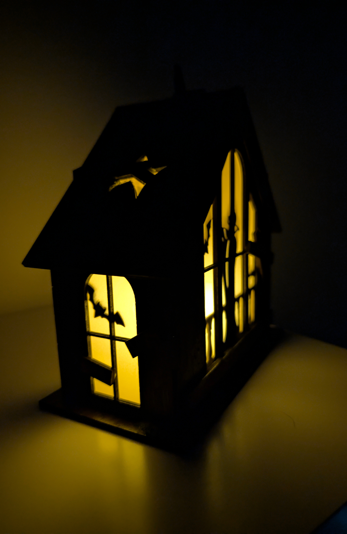 Halloween Deko-Haus Holz LED Dracula im Dark-Fantasy Style