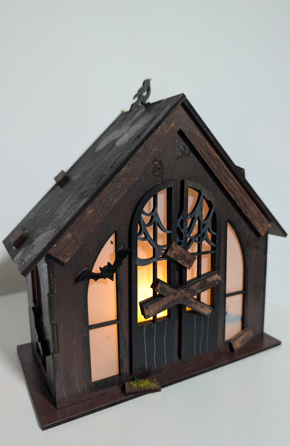 Halloween Deko-Haus Holz LED Dracula im Dark-Fantasy Style