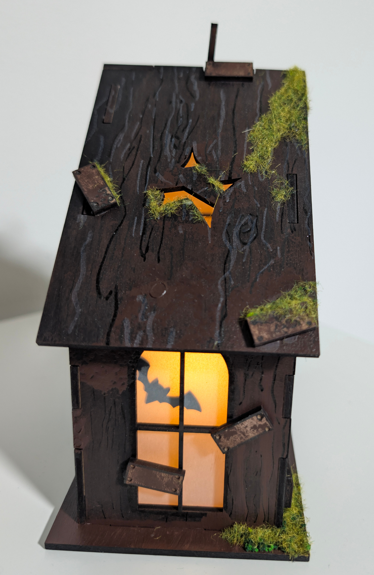 Halloween Deko-Haus Holz LED Dracula im Dark-Fantasy Style